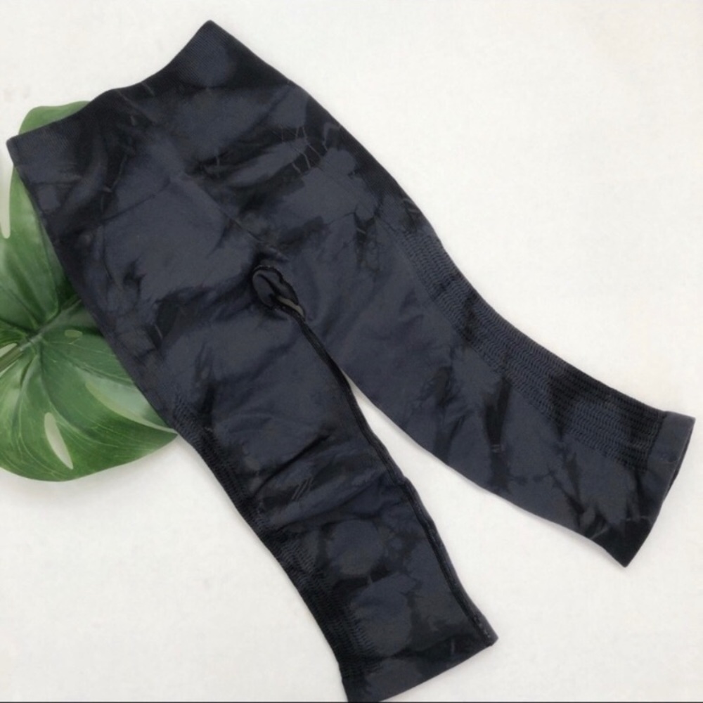 Lululemon Cropped Tie Dye Leggings Size 2